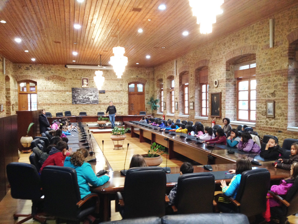 Συνεχίζονται οι επισκέψεις μαθητών στο Δημαρχείο Βέροιας : Ένας σχολιασμός 