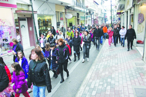 ΜΑΧΗΤΙΚΗ ΔΙΑΜΑΡΤΥΡΙΑ ΓΙΑ ΤΗΝ ΕΛΛΕΙΨΗ ΘΕΡΜΑΝΣΗΣ ΣΤΗ ΝΑΟΥΣΑ