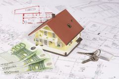 Τη συγκέντρωση γης και ακινήτων σε λίγα χέρια επιταχύνει η συγκυβέρνηση με τον Ενιαίο Φόρο Ακινήτων