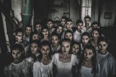 Η Ομάδα «Ορίζοντες» του Τμήματος Θεατρικής   Υποδομής  του  ΔΗ.ΠΕ.ΘΕ.  Βέροιας  παρουσιάζουν  την παράσταση “Ιστορίες στο σκοτάδι” 