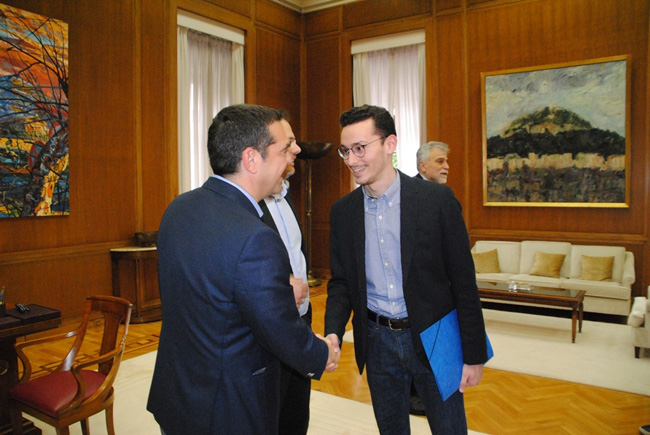 Τώρα αποφασίζουμε για τη ζωή μας!