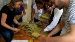 ΚΩΝΣΤΑΝΤΙΝΟΥΠΟΛΗ: Ο Εκρέμ Ιμάμογλου νικητής των επαναληπτικών δημοτικών εκλογών
