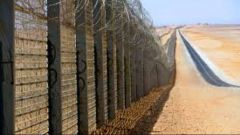 Αυτά τα τείχη δεν ενοχλούν;