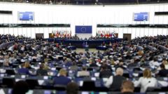 ΕΥΡΩΚΟΙΝΟΒΟΥΛΙΟ: Ντελίριο ωμού αντικομμουνισμού και άθλια παραχάραξη της Ιστορίας