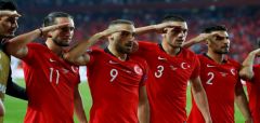 Προκλητικός στρατιωτικός χαιρετισμός των παικτών της εθνικής ομάδας ποδοσφαίρου της Τουρκίας
