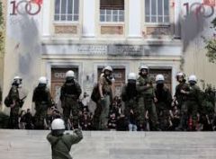 ΑΝΑΚΟΙΝΩΣΗ  ΤΗΣ ΚΝΕ ΓΙΑ ΤΗΝ ΠΑΡΑΒΙΑΣΗ ΤΟΥ ΠΑΝΕΠΙΣΤΗΜΙΑΚΟΥ ΑΣΥΛΟΥ ΚΑΙ ΤΗΝ ΚΑΤΑΣΤΟΛΗ ΦΟΙΤΗΤΩΝ ΣΤΗΝ ΑΣΟΕΕ ΤΗ ΔΕΥΤΕΡΑ 11/11