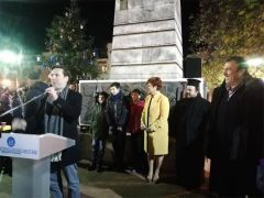 Ξεκίνησαν επίσημα οι εορταστικές εκδηλώσεις του Δήμου Νάουσας, με το άναμμα του χριστουγεννιάτικου δέντρου και της λειτουργίας του Πάρκου του Χιονιού