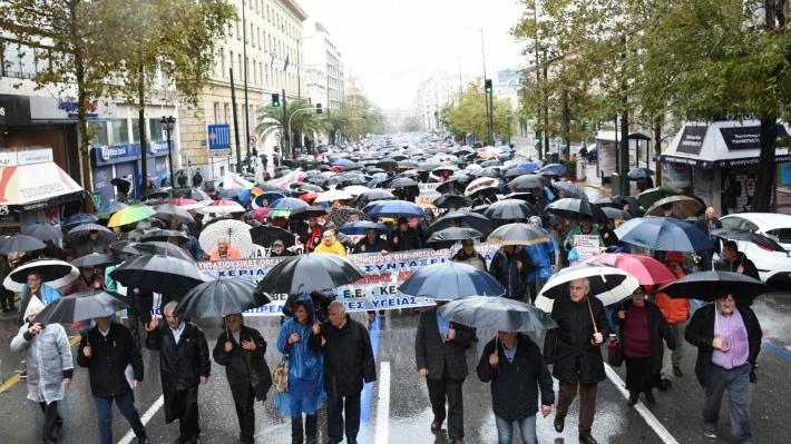 ΠΑΝΕΛΛΑΔΙΚΟ ΠΑΝΣΥΝΤΑΞΙΟΥΧΙΚΟ ΣΥΛΛΑΛΗΤΗΡΙΟ: Μαζική και μαχητική διαδήλωση μαχητική διαδήλωση ως τη Βουλή κόντρα στις αντίξοες καιρικές συνθήκες