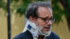 Την επίθεση στον σκηνοθέτη Δ. Ινδαρέ καταγγέλλουν άνθρωποι των Γραμμάτων και των Τεχνών