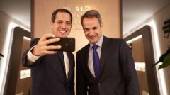 «Πλήρη στήριξη» στον αχυράνθρωπο των ΗΠΑ Χ. Γκουαϊδό εξέφρασε ο Κ. Μητσοτάκης