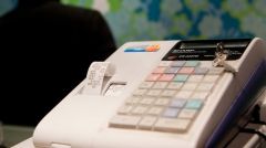 Αποσύρονται οι ταμειακές μηχανές που δεν έχουν online σύνδεση με την ΑΑΔΕ