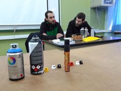 To Ενιαίο Ειδικό Επαγγελματικό Γυμνάσιο Λύκειο Βέροιας επισκέφτηκαν, την Πέμπτη 13 Φεβρουαρίου 2020, οι καλλιτέχνες του Graffiti Toni Sulo και Cash