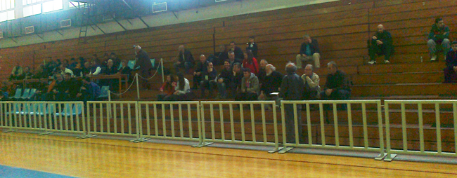 Γιατί τόσο λίγος κόσμος;