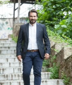 Τη διασφάλιση ότι κανένα παιδί δε θα μείνει εκτός παιδικού σταθμού ζητά ο Τάσος Μπαρτζώκας