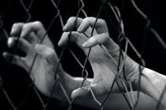 «Ταξίδια απελπισίας» με τζίρους δισ. ευρώ
