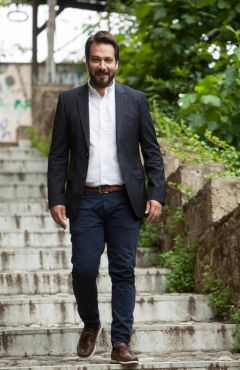 Το Κράτος είναι εδώ. Το ίδιο και το Έθνος.