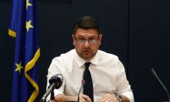 Παρατείνονται τα μέτρα περιορισμού έως τις 27 Απριλίου