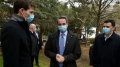 Κ. ΜΗΤΣΟΤΑΚΗΣ: Βόλτα στο Νοσοκομείο «Σωτηρία» για να «παραδώσει» υλικό την ώρα που το δημόσιο σύστημα Υγείας στενάζει