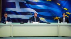 Επεκτείνει το «δίχτυ προστασίας» των επιχειρηματικών ομίλων