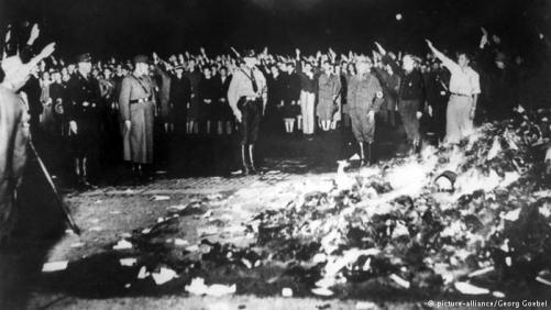 "Όπου καίνε βιβλία, στο τέλος θα κάψουν και ανθρώπους"