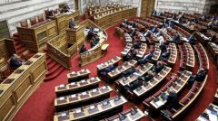 Ψηφίστηκε το νομοσχέδιο που ενισχύει τον εγκλωβισμό προσφύγων και μεταναστών