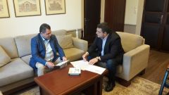 Συνάντηση Τζιτζικώστα και Καλαϊτζίδη : ΑΝΑΦΟΡΕΣ  ΓΙΑ ΤΙΣ ΕΞΕΛΙΞΕΙΣ ΜΕ ΤΟ ΦΥΣΙΚΟ ΑΕΡΙΟ, ΤΙΣ ΧΡΗΜΑΤΟΔΟΤΗΣΕΙΣ ΕΣΠΑ, ΤΟ ΔΙΟΙΚΗΤΗΡΙΟ ΚΑΙ ΤΗ ΝΕΑ ΠΤΕΡΥΓΑ ΤΟΥ ΝΟΣΟΚΟΜΕΙΟΥ ΒΕΡΟΙΑΣ. ΠΡΟΓΡΑΜΜΑΤΙΣΜΟΣ ΕΠΙΣΚΕΨΗΣ ΤΖΙΤΖΙΚΩΣΤΑ ΣΤΗΝ ΗΜΑΘΙΑ ΜΟΛΙΣ ΟΙ ΣΥΝΘΗΚΕΣ ΤΟ ΕΠΙΤΡΕΨΟΥΝ