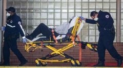 Σχεδόν 310.000 οι νεκροί από την πανδημία