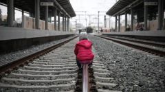 Σε εξώσεις προσφύγων από δομές και διαμερίσματα προχωρά η κυβέρνηση