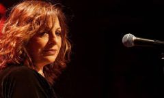 Η Ελληνίδα Έντιθ Πιάφ, η Χαρούλα Αλεξίου είπε αντίο στο τραγούδι