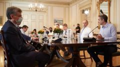 Πρόσθετα μέτρα για τις αφίξεις τουριστών, αλλά η ευθύνη για την αύξηση των κρουσμάτων είναι «ατομική»...