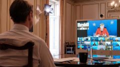 ΣΥΝΟΔΟΣ ΚΟΡΥΦΗΣ ΤΩΝ «27»: Αναζητούν συμβιβασμό για τη στήριξη του κεφαλαίου, ράβουν «κοστούμι» για τους λαούς