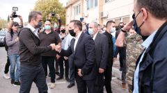 ΠΕΡΙΟΔΕΙΑ ΚΥΡ. ΜΗΤΣΟΤΑΚΗ ΣΤΟΝ ΕΒΡΟ: Επιθεώρησε τον φράχτη στα ελληνοτουρκικά σύνορα και εξήρε την ιδιωτικοποίηση του λιμανιού