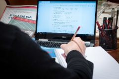 ΤΗΛΕΚΠΑΙΔΕΥΣΗ: Μια βδομάδα γεμάτη προβλήματα για χιλιάδες μαθητές