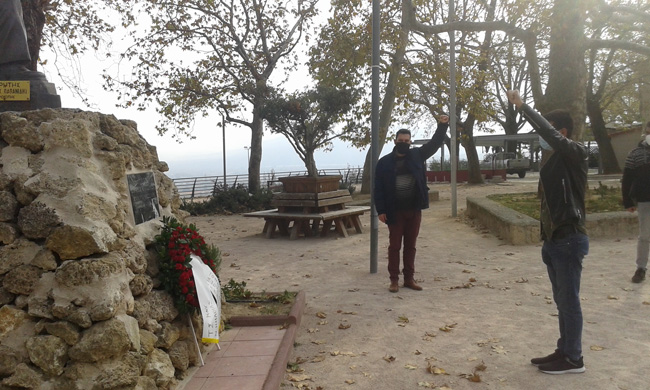 Βέροια: Κατέθεσαν στεφάνι στο άγαλμα του αντάρτη για το Πολυτεχνείο