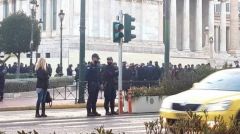 ΑΘΗΝΑ: «Υγειονομική βόμβα» με 5.000 συνωστισμένους αστυνομικούς...