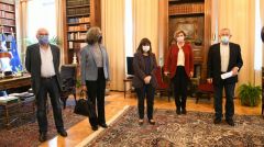 Επιδόθηκε το κείμενο των υπογραφών κατά της απαγόρευσης του αγωνιστικού γιορτασμού της 17ης Νοέμβρη