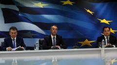 Μοιράζει φτώχεια για τα Χριστούγεννα η κυβέρνηση