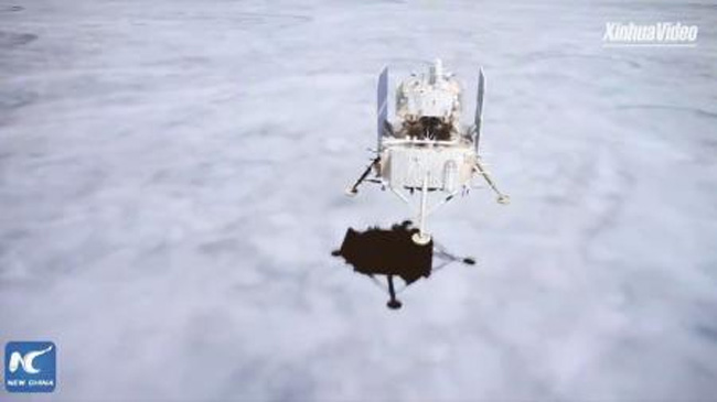 Ιστορική προσελήνωση κινεζικού ρομποτικού σκάφους στην επιφάνεια της Σελήνης