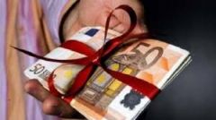 ΔΩΡΟ ΧΡΙΣΤΟΥΓΕΝΝΩΝ: Και κουτσουρεμένο και σε δύο δόσεις!