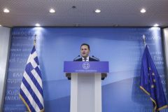 Κλειστά σχολεία και εστίαση έως τις 7 Ιανουαρίου
