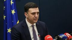 Στο φιλότιμο και την αλληλεγγύη αντί σε έργα τα ρίχνει ξανά η κυβέρνηση