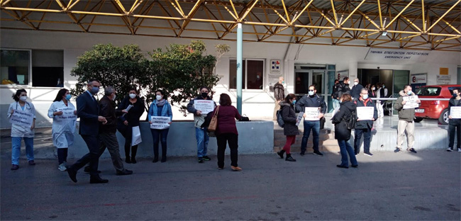 Συμβολική αγωνιστική υποδοχή της Προέδρου της Δημοκρατίας από τους εργαζόμενους του Ευαγγελισμού