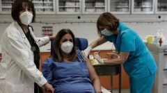 Σε τρεις φάσεις ο εμβολιασμός των υγειονομικών που προχωράει με καθυστερήσεις