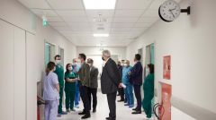 Κυβέρνηση: Επιμένει να αφήνει εκτός ουσιαστικών μέτρων χώρους εργασίας, ΜΜΜ και σχολεία
