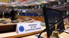 «Πόλεμος» στην Ευρωπαϊκή Ένωση για τα εμβόλια