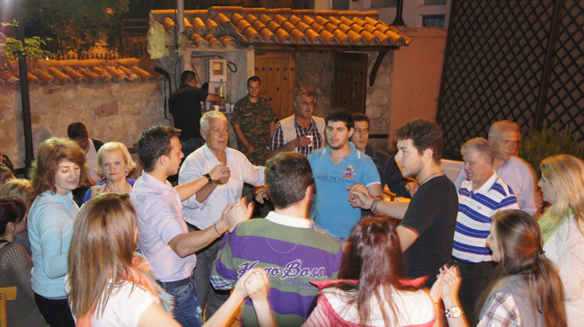 ΑΠΟΧΑΙΡΕΤΙΣΤΗΡΙΟ ΒΛΑΧΙΚΟ ΓΛΕΝΤΙ ΕΓΙΝΕ ΑΠΟ ΤΟΝ ΣΥΛΛΟΓΟ ΒΛΑΧΩΝ ΒΕΡΟΙΑΣ ΣΤΟ ΣΠΙΤΙ ΤΩΝ ΒΛΑΧΩΝ ΤΗΝ ΠΑΡΑΣΚΕΥΗ 30 ΜΑΙΟΥ 2014