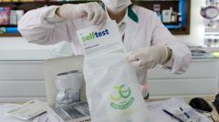 Self tests από σήμερα σε λιανεμπόριο, εστίαση, μεταφορές, κομμωτήρια και Δημόσιο