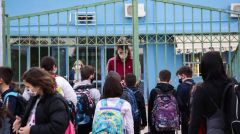 Ανοίγουν ξανά από σήμερα, με χειρότερους όρους από όταν έκλεισαν...