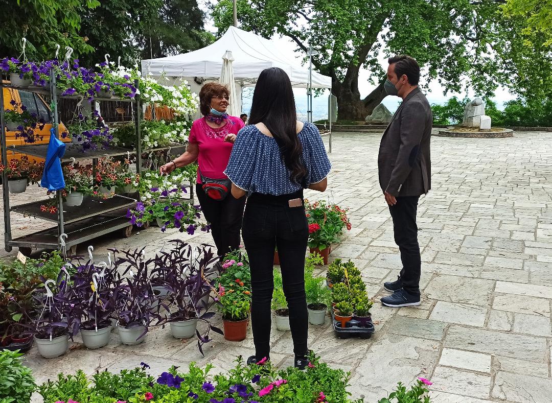  Την 12η Ανθοκομική Έκθεση επισκέφθηκε ο Δήμαρχος Η.Π. Νάουσας Νικόλας Καρανικόλας