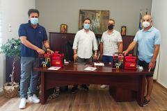 Δωρεά δύο απινιδωτών στον Δήμο Νάουσας 